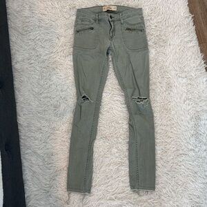 Hollister Super Skinny Jeans in sage green